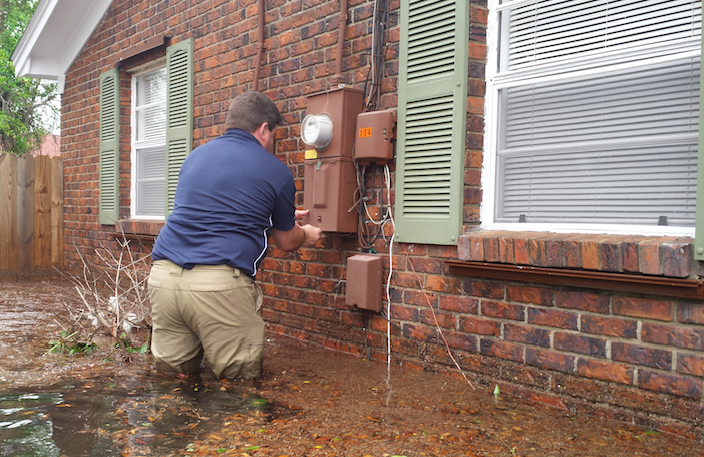 John Minor in Flood Waters, Helping